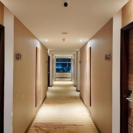 Hotel Remcy Макасар Экстерьер фото