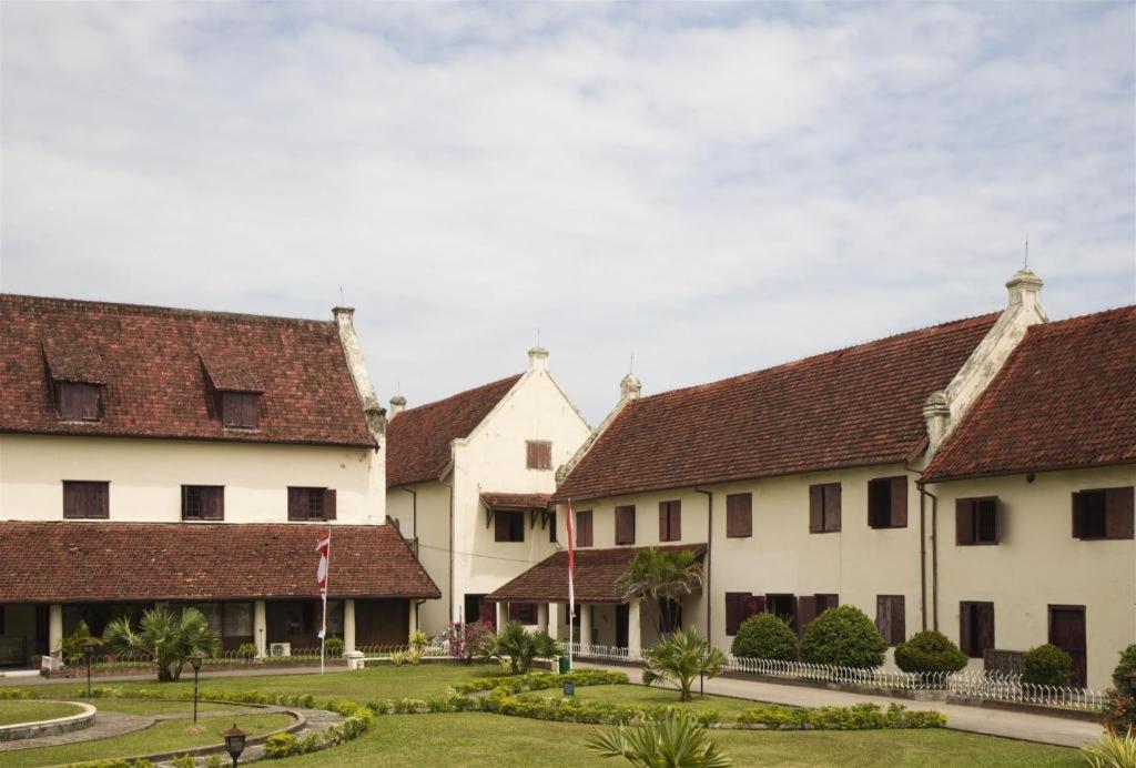 Hotel Remcy Макасар Экстерьер фото