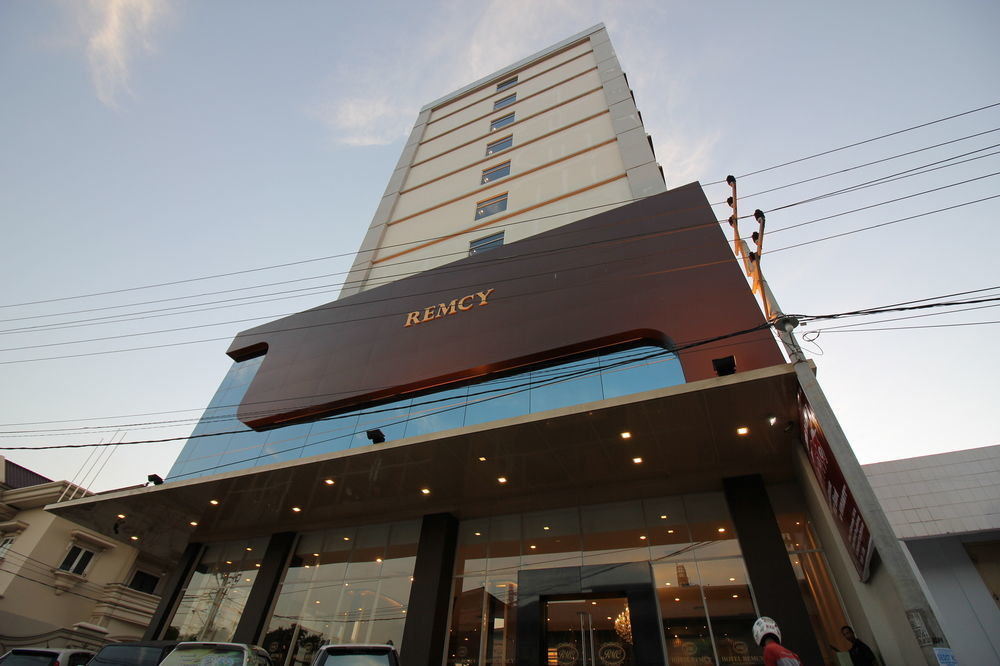 Hotel Remcy Макасар Экстерьер фото