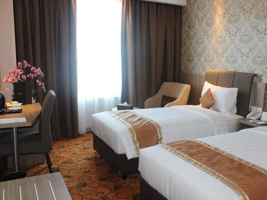 Hotel Remcy Макасар Экстерьер фото